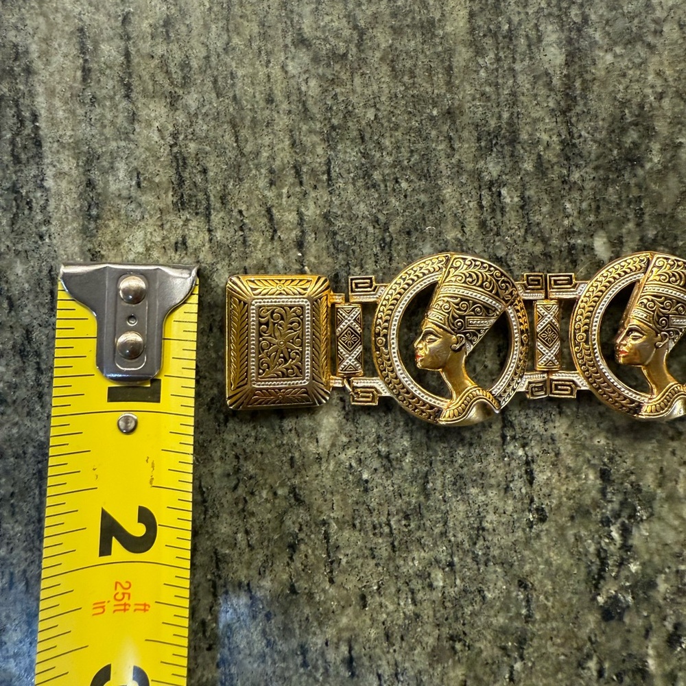 Vintage Egyptian Revival Statement Bracelet — Gold Tone Pharaoh Motif —Unsigned - Picture 6 of 10